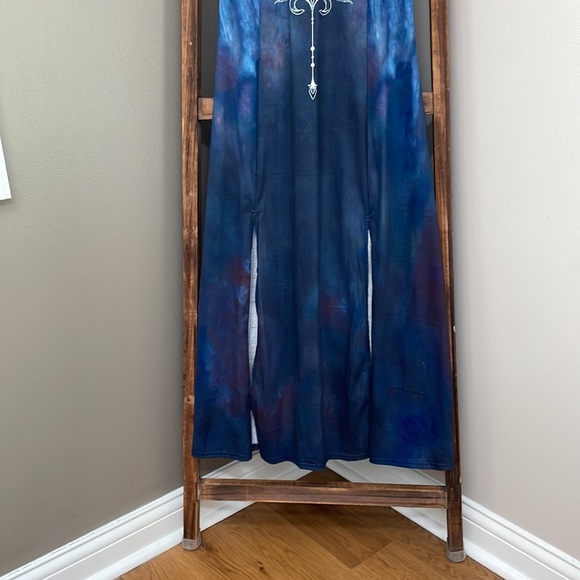 Super cute cosmic maxi!!! Looks like a chandelier in front!!! - Picture 5 of 7